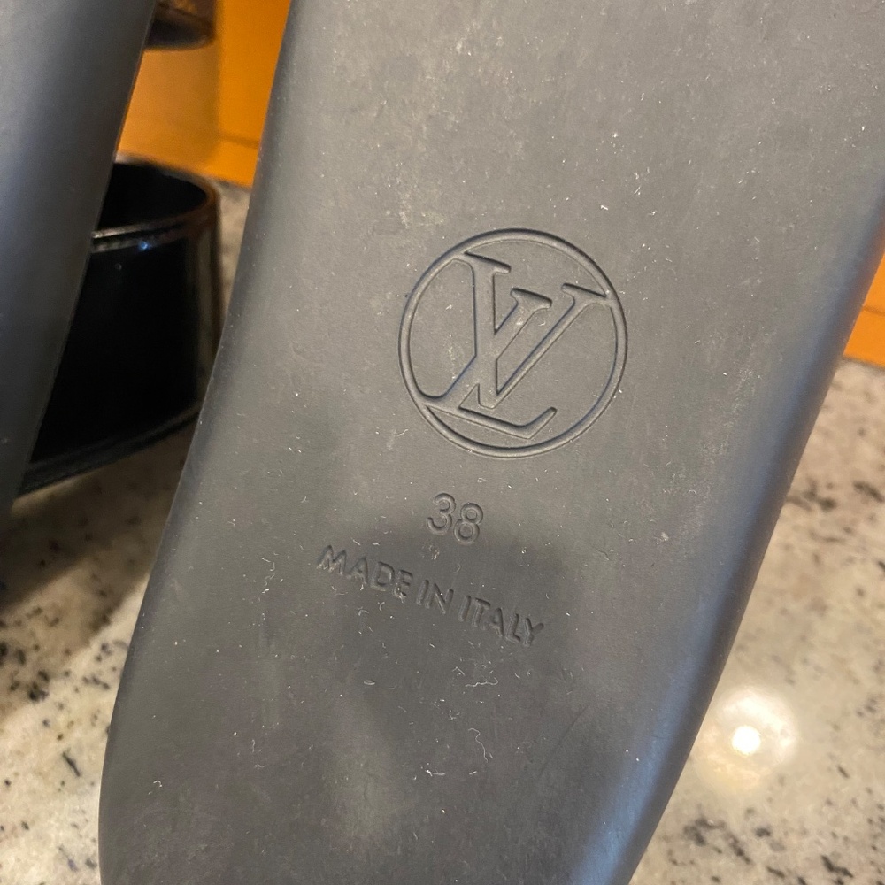 Louis Vuitton Sunbath Flat Mule - Picture 4 of 12
